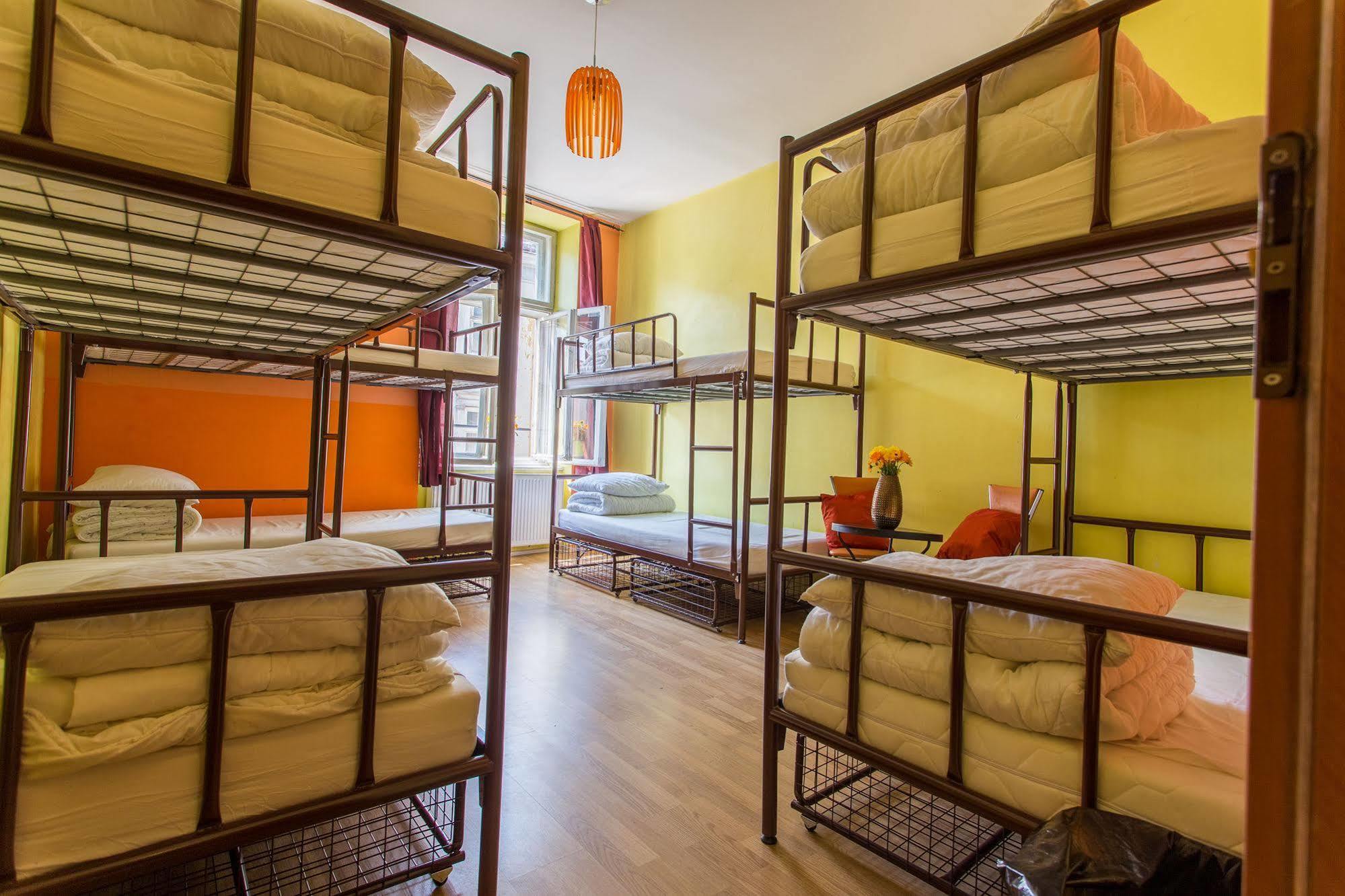 Let'S Rock Party Hostel! Age Limit From 18 Until 40! 克拉科夫 外观 照片
