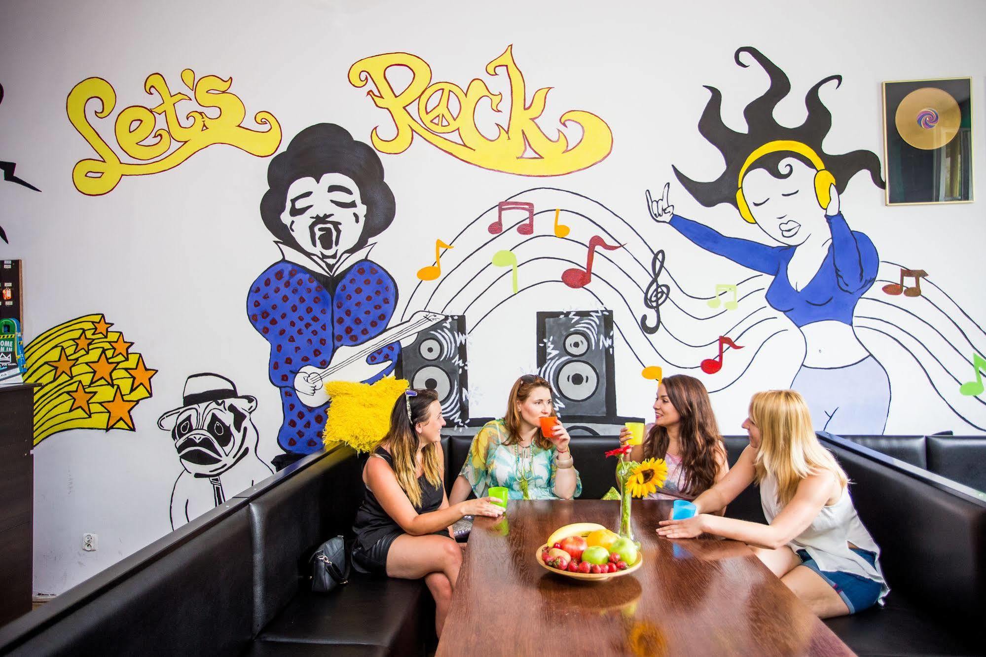 Let'S Rock Party Hostel! Age Limit From 18 Until 40! 克拉科夫 外观 照片